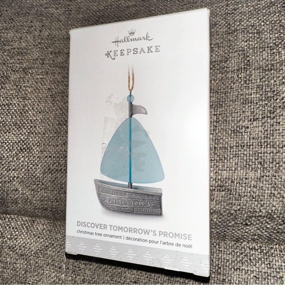 HALLMARK KEEPSAKE Discover Tomorrow's Promise Ornament